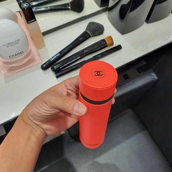 LIMITED EDITION CHANEL BRUSH AND MIRROR SET - Picture 2 of 6